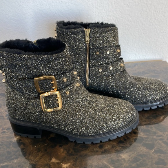 NWOT Ross & Snow Stefana Gold Glitter Black Leather Ankle Combat Boots Size 8 - Picture 2 of 13